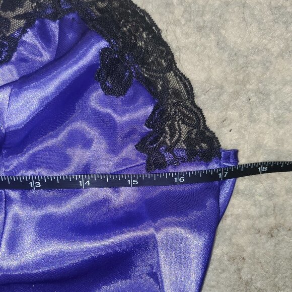 Frederick's of Hollywood Deep Purple Silky Feel Nighty || Medium EUC - Picture 9 of 12